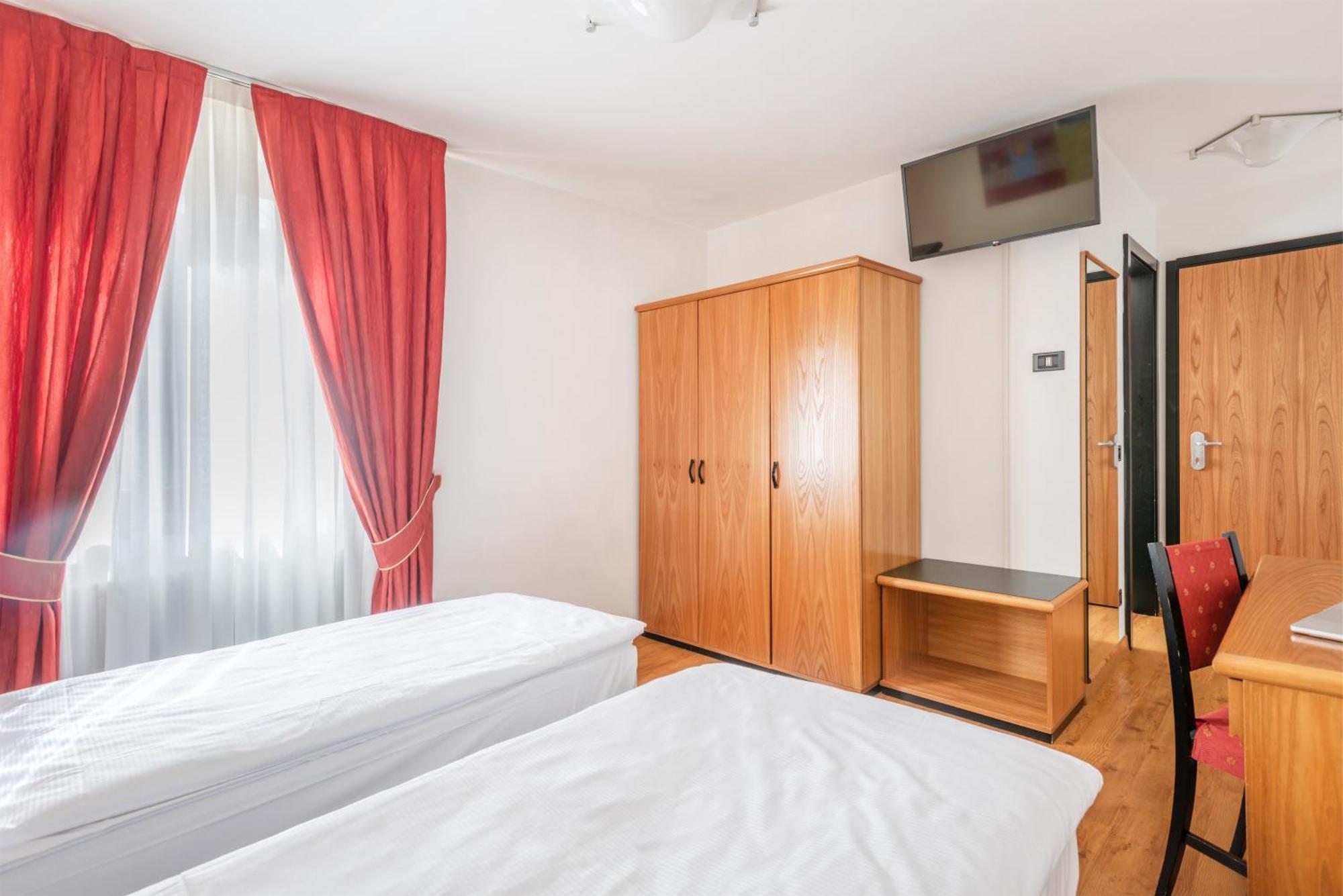 מדונה די קמפיליו Hotel Alpina מראה חיצוני תמונה