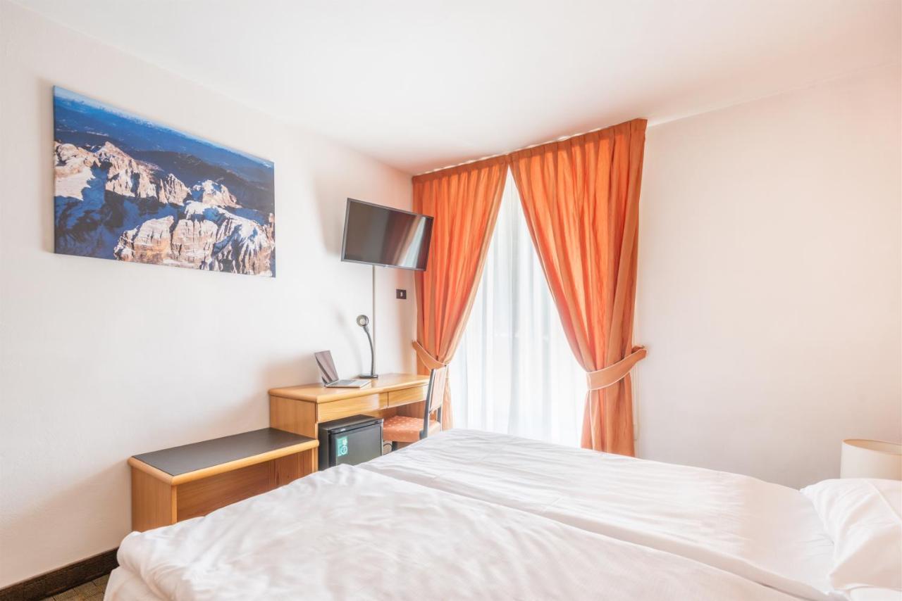 מדונה די קמפיליו Hotel Alpina מראה חיצוני תמונה