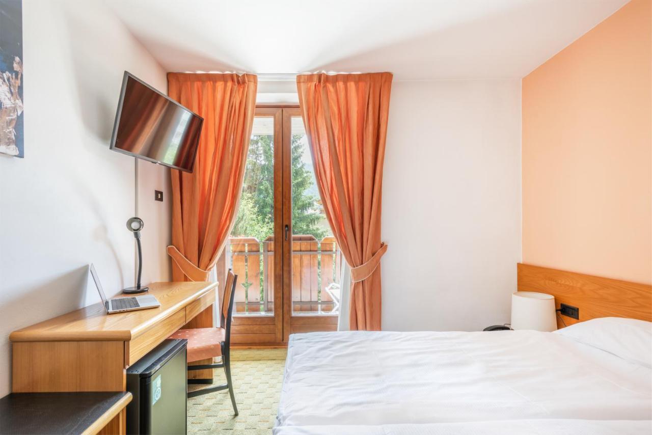 מדונה די קמפיליו Hotel Alpina מראה חיצוני תמונה