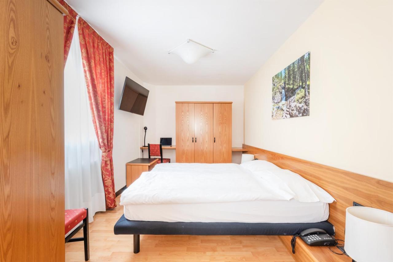 מדונה די קמפיליו Hotel Alpina מראה חיצוני תמונה