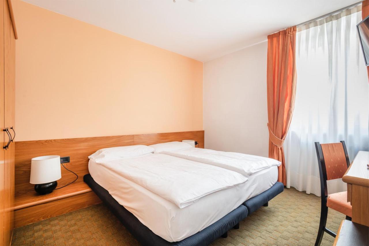 מדונה די קמפיליו Hotel Alpina מראה חיצוני תמונה