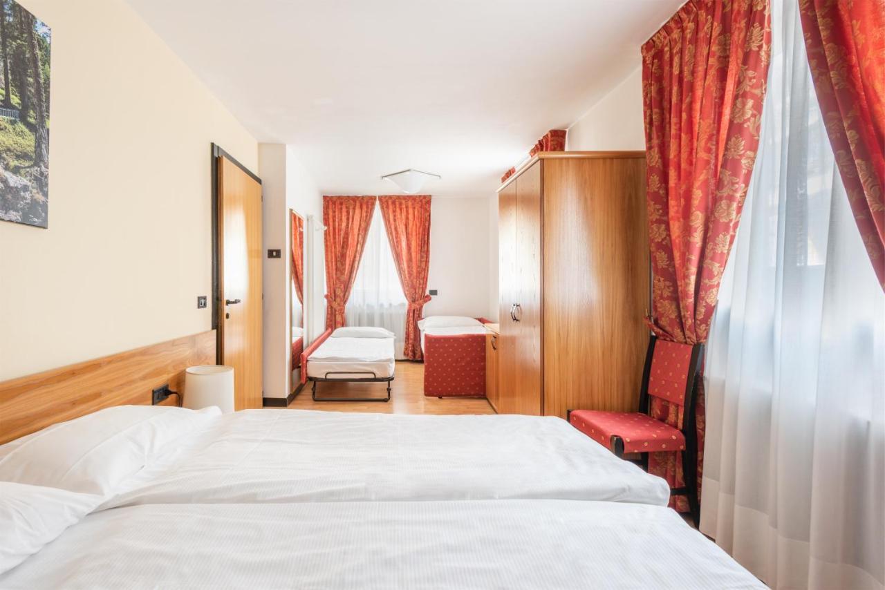 מדונה די קמפיליו Hotel Alpina מראה חיצוני תמונה