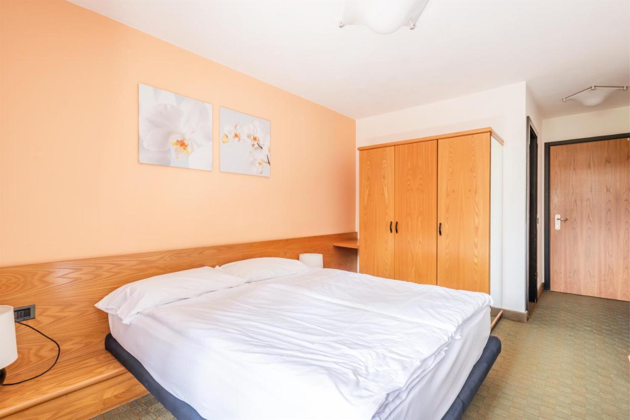 מדונה די קמפיליו Hotel Alpina מראה חיצוני תמונה
