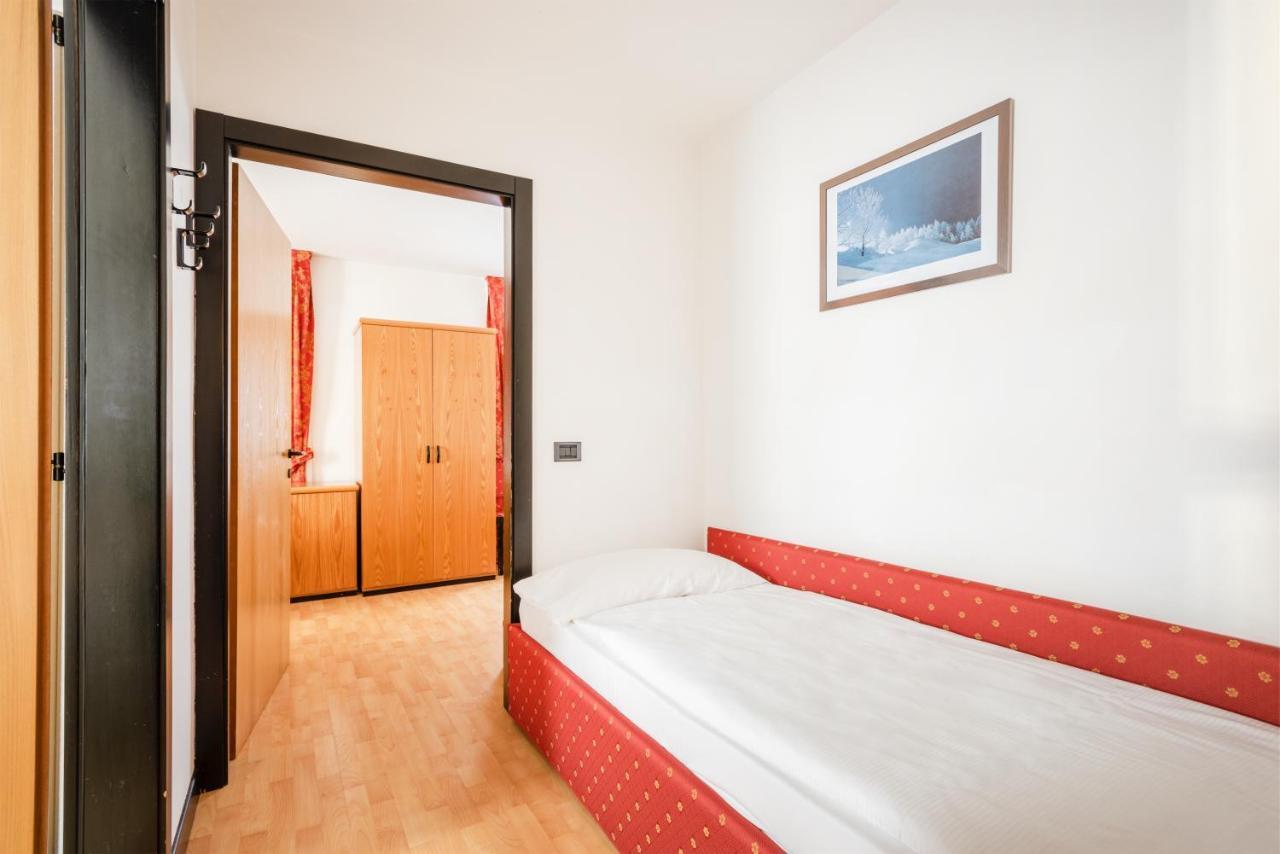 מדונה די קמפיליו Hotel Alpina מראה חיצוני תמונה