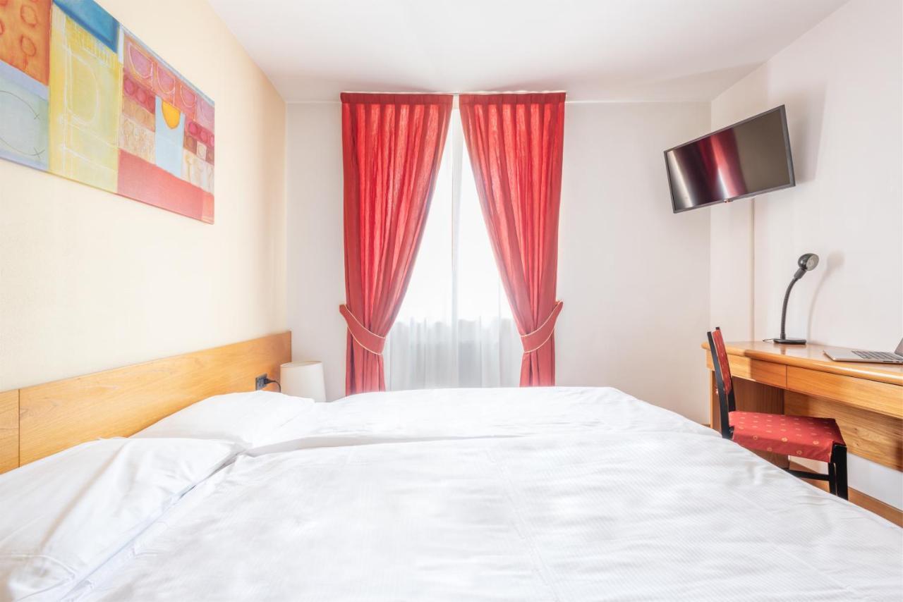 מדונה די קמפיליו Hotel Alpina מראה חיצוני תמונה