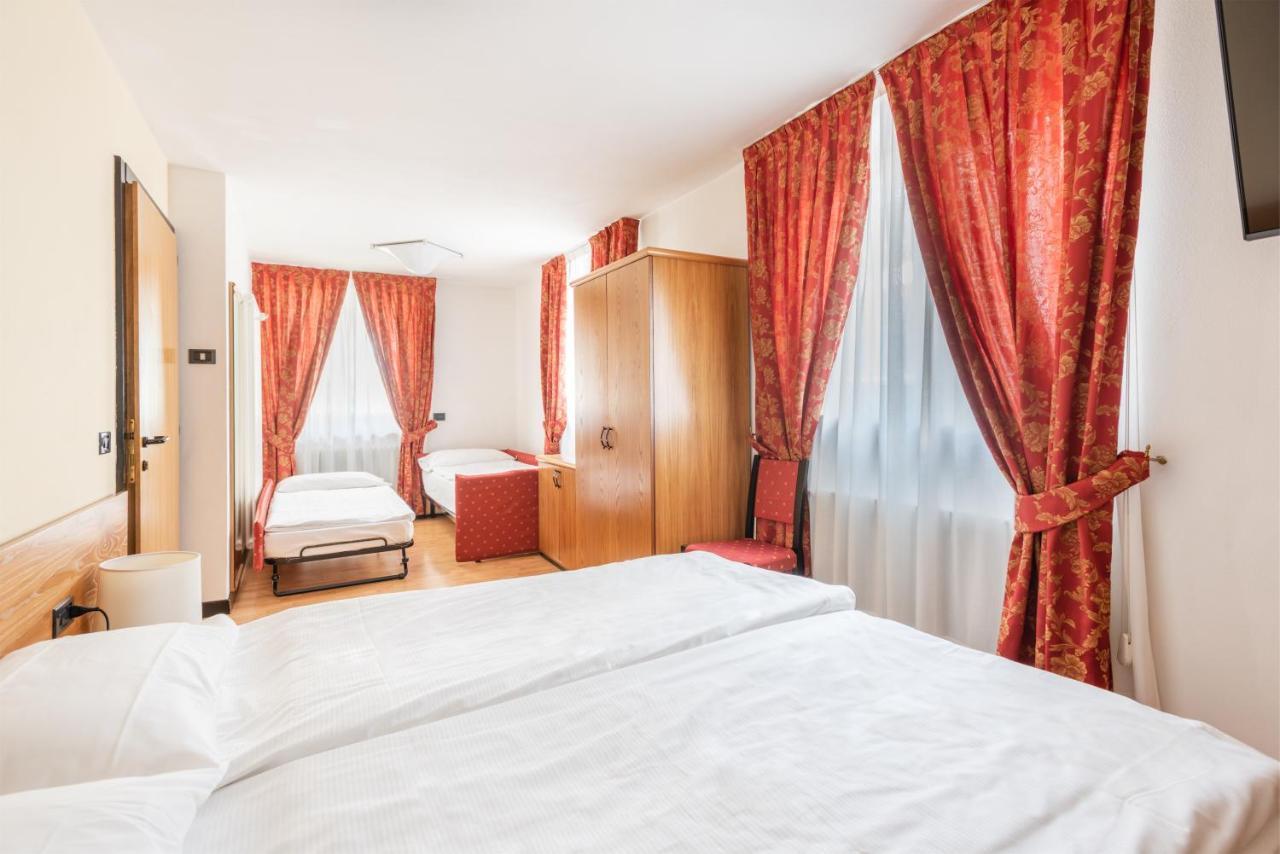 מדונה די קמפיליו Hotel Alpina מראה חיצוני תמונה
