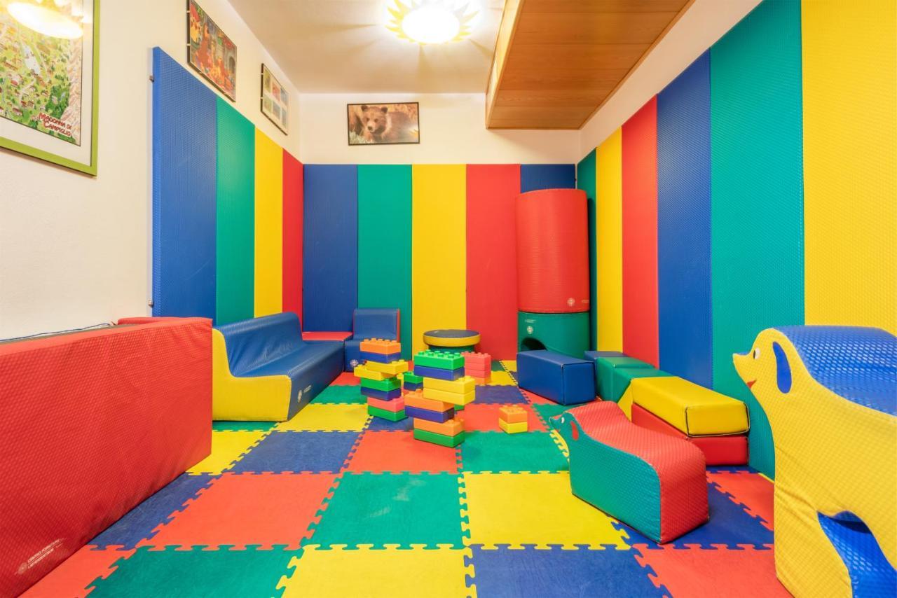 מדונה די קמפיליו Hotel Alpina מראה חיצוני תמונה