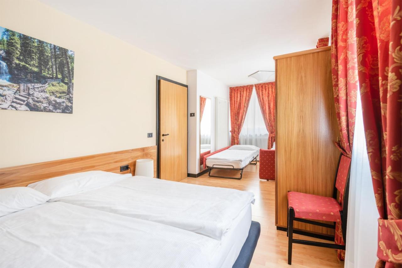 מדונה די קמפיליו Hotel Alpina מראה חיצוני תמונה