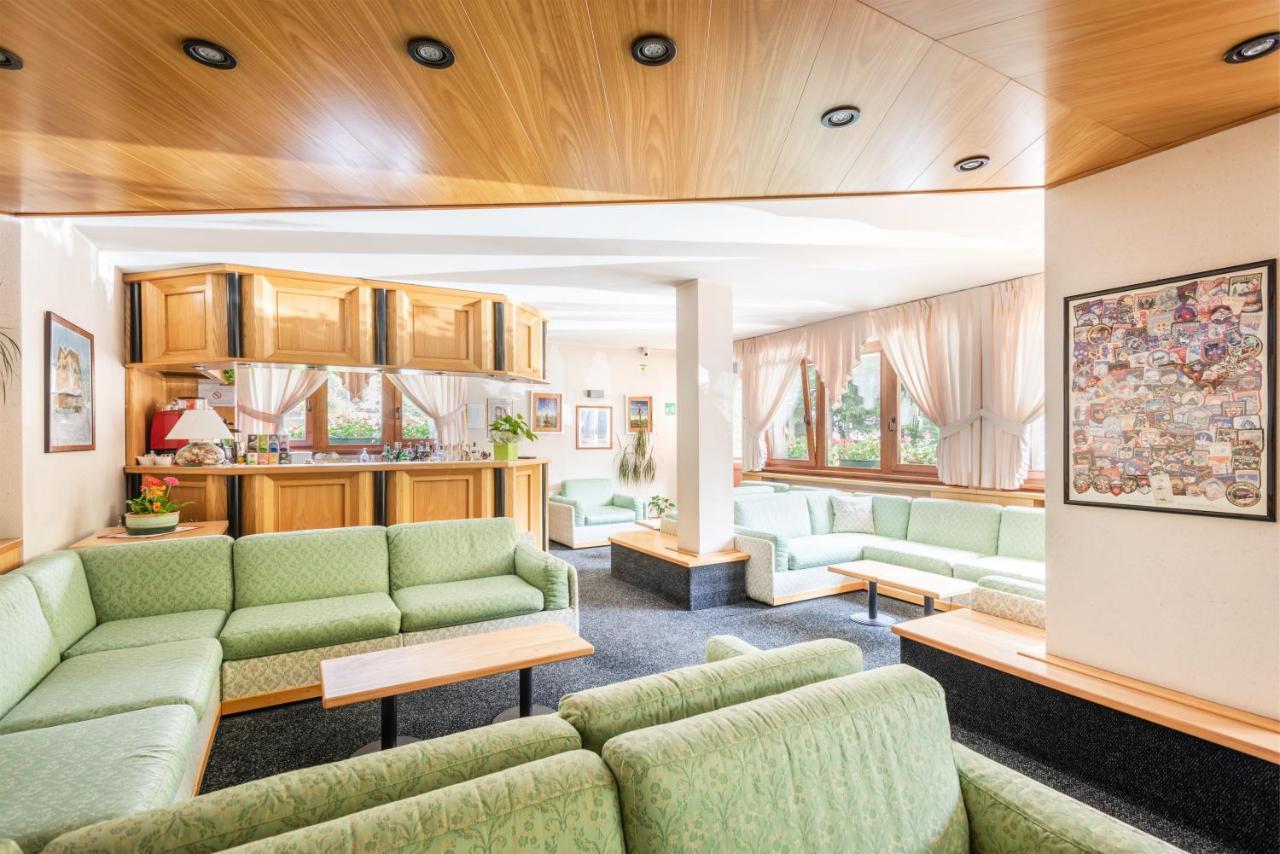 מדונה די קמפיליו Hotel Alpina מראה חיצוני תמונה