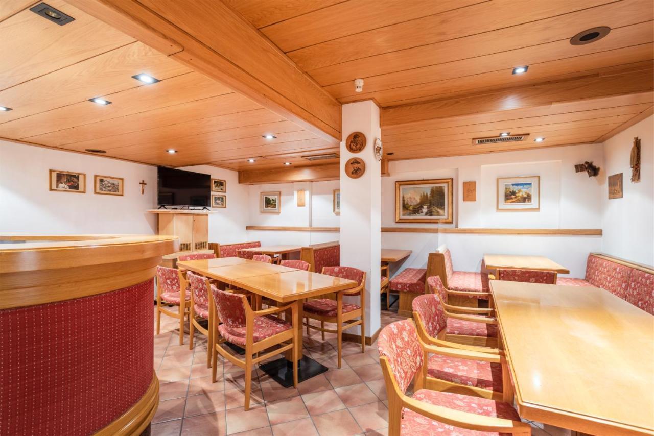 מדונה די קמפיליו Hotel Alpina מראה חיצוני תמונה