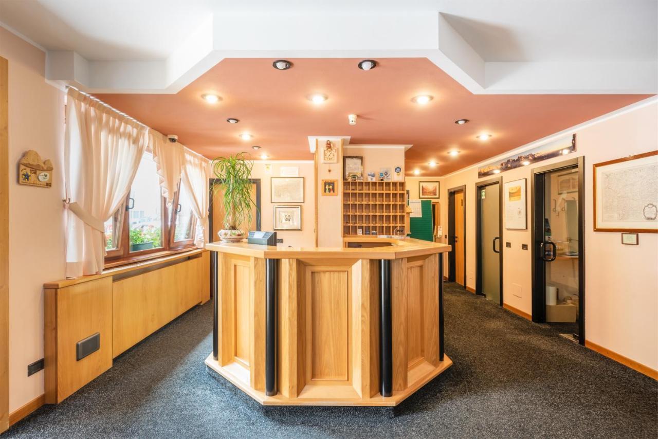 מדונה די קמפיליו Hotel Alpina מראה חיצוני תמונה