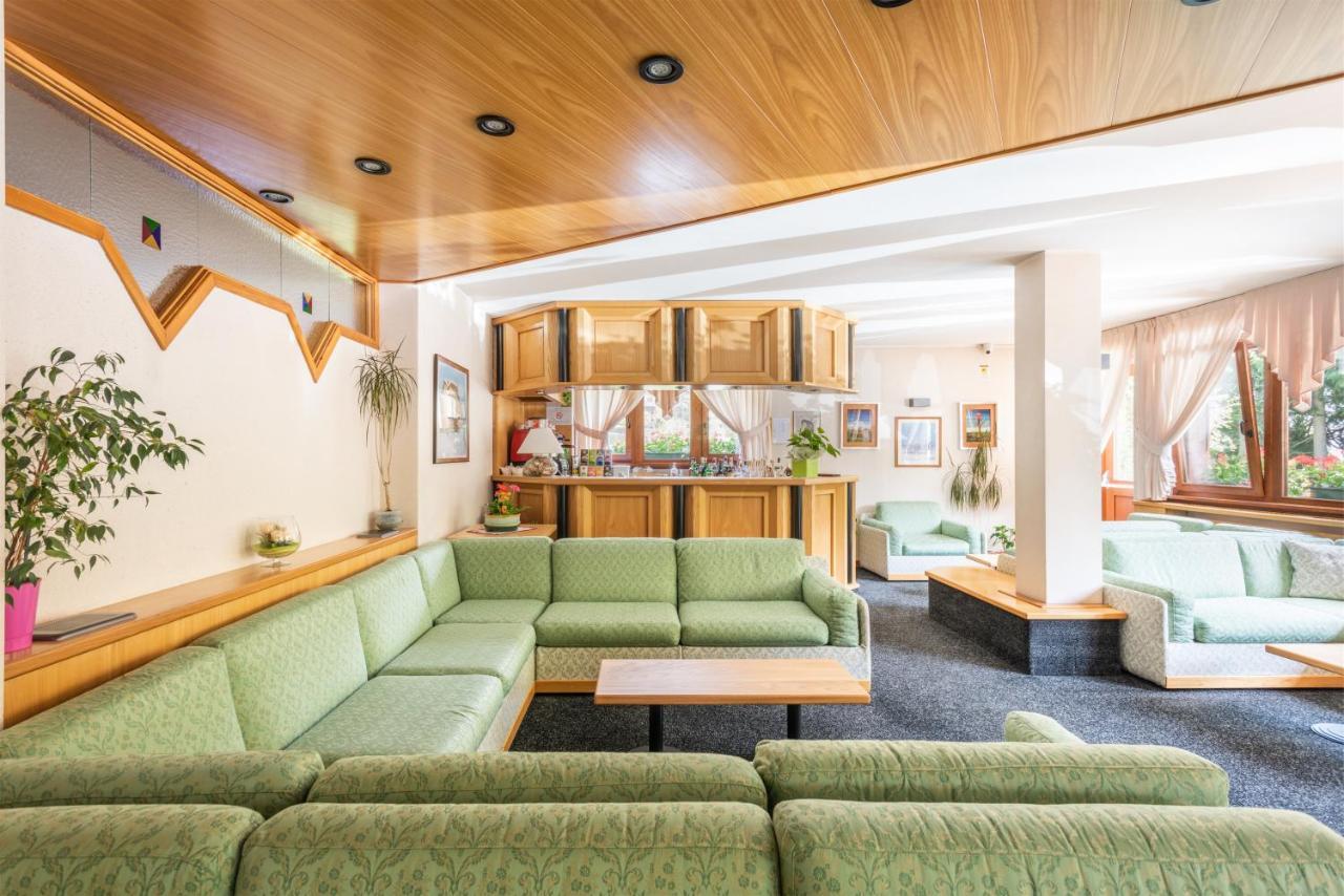 מדונה די קמפיליו Hotel Alpina מראה חיצוני תמונה