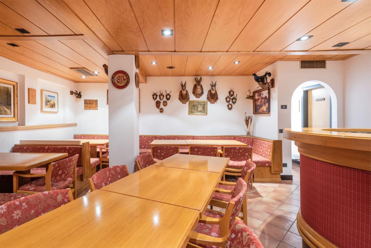 מדונה די קמפיליו Hotel Alpina מראה חיצוני תמונה